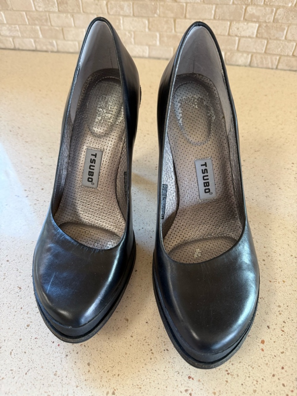 Tsubo Black Leather Platform Pumps